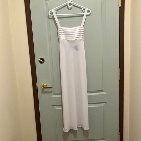 JONES New York  Sheer Negligee with Structured Top and Backtie - Picture 1 of 5